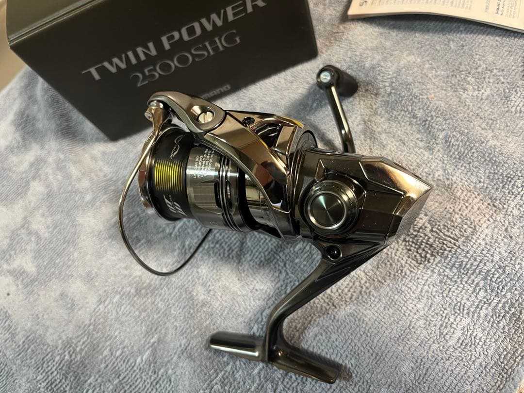 Shimano TWIN POWER 2500SHG スピニングリール