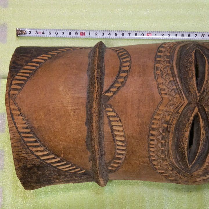 インドネシア製　壁掛け木彫　オブジェ　木製　木彫り　インテリア　魔除け　厄除け