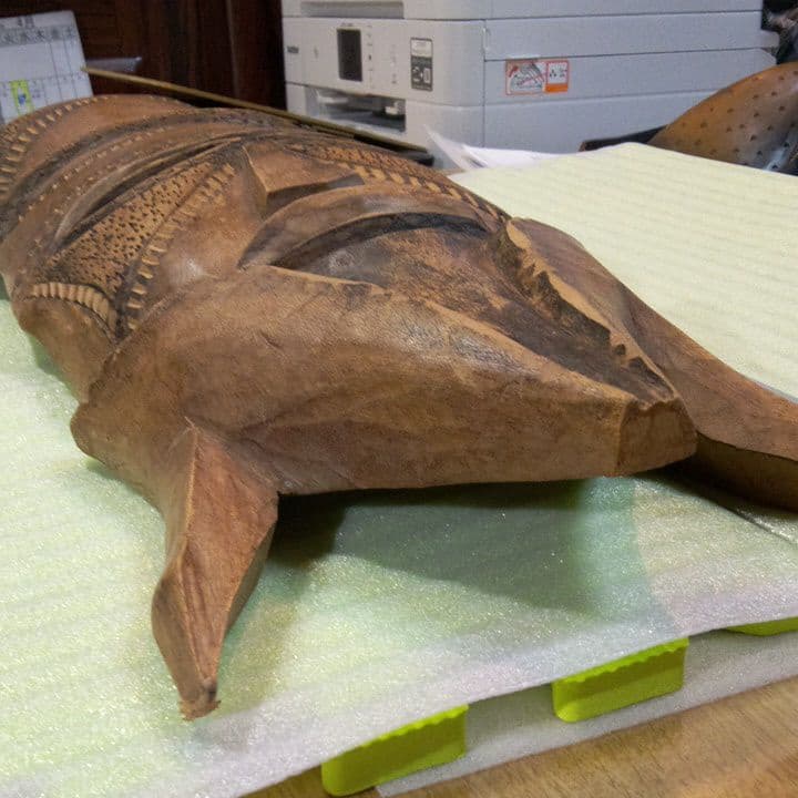 インドネシア製　壁掛け木彫　オブジェ　木製　木彫り　インテリア　魔除け　厄除け