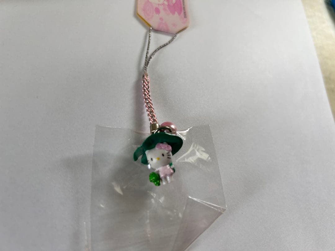 2005年　ハローキティ 根付け　雨のなごみ　カエル 葉っぱ 傘 緑