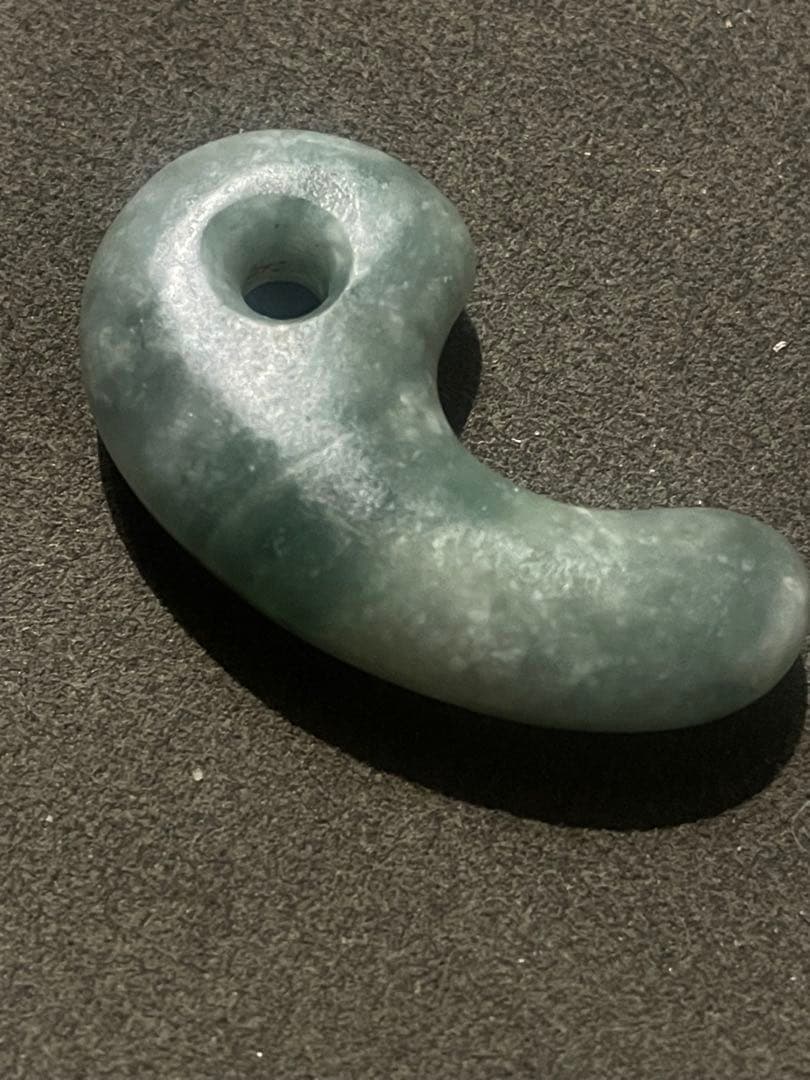 古墳期後期　翡翠勾玉　出土品