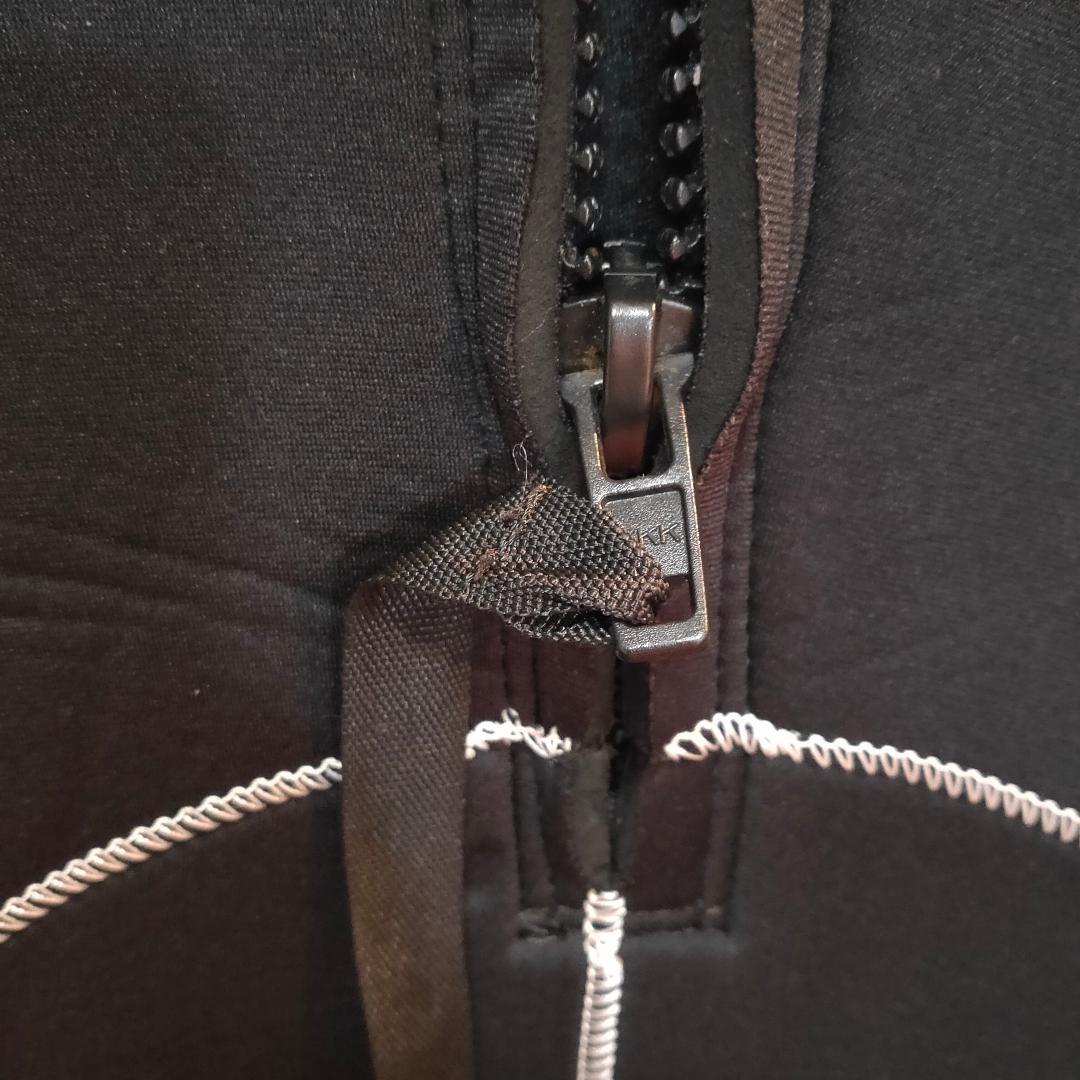 【匿名配送・送料無料】3㎜フルスーツ GRUSH 着用回数少なく美品 SM