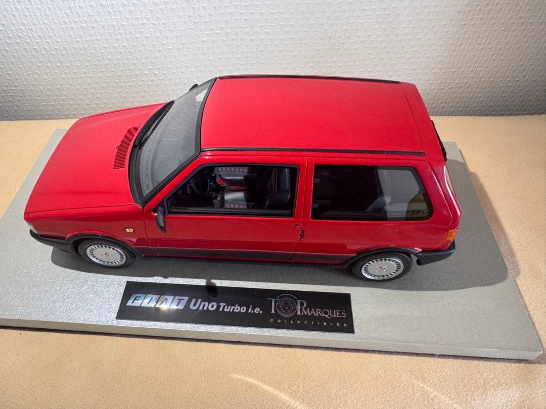 FIAT Uno Turbo i.e. ミニカー 1/18赤