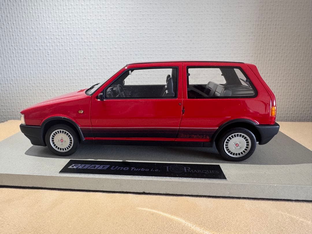 FIAT Uno Turbo i.e. ミニカー 1/18赤