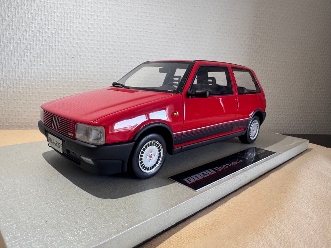 FIAT Uno Turbo i.e. ミニカー 1/18赤