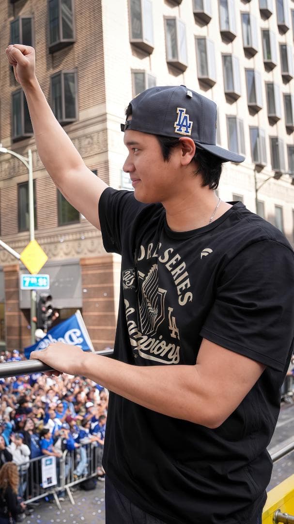 大谷翔平2025WSチャンピオンLAパレードロングBLACK/GOLDTEE/L