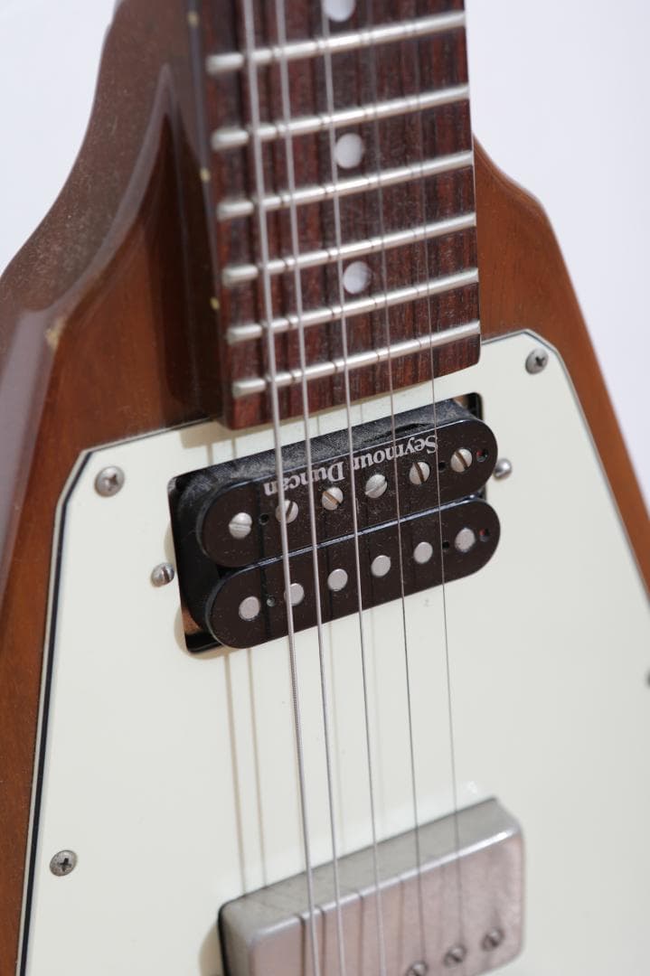 Flying V（メーカー不明／DuncanフロントPU・Schallerペグ）
