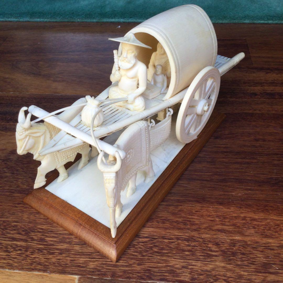 置物、牛車　天然素材 象牙調