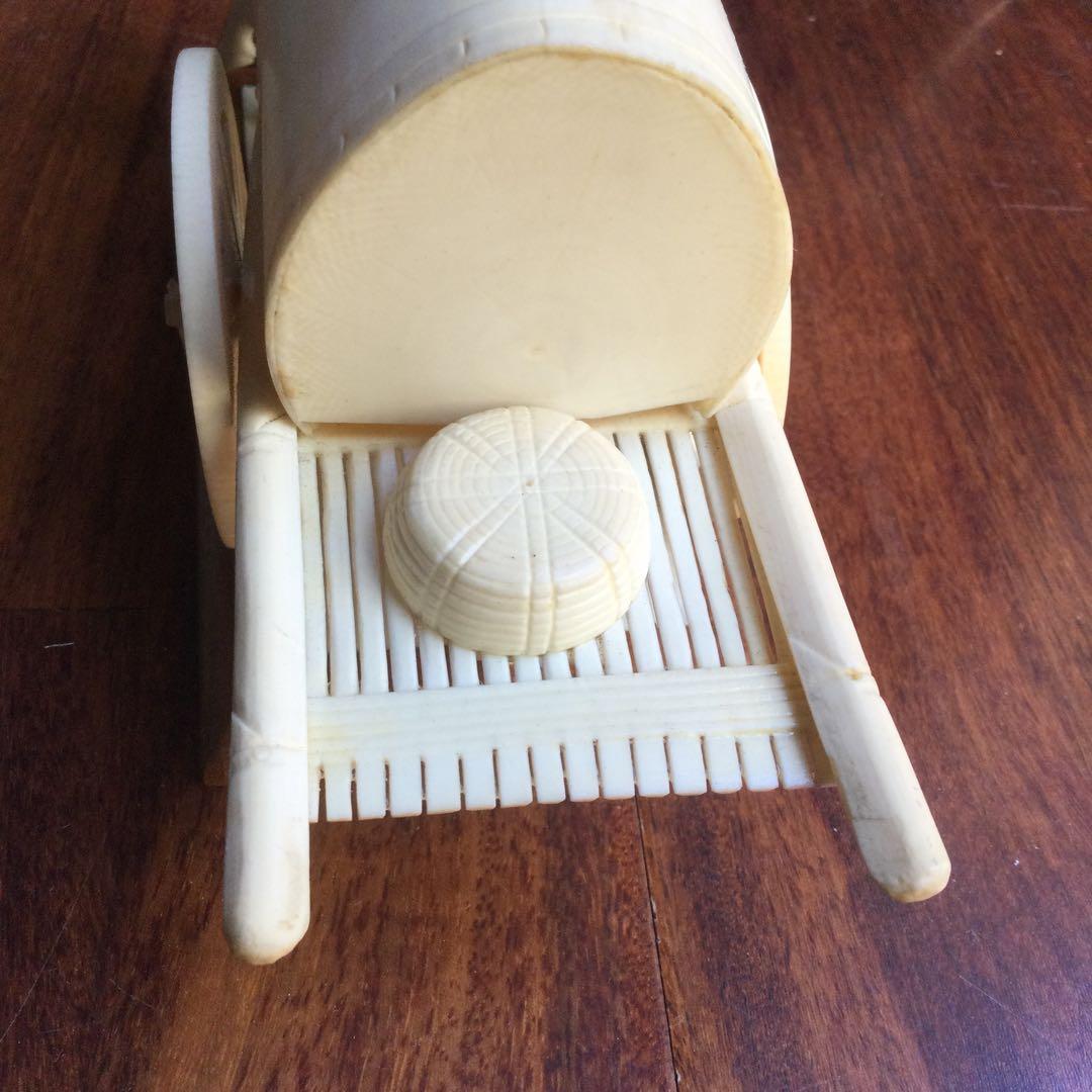 置物、牛車　天然素材 象牙調