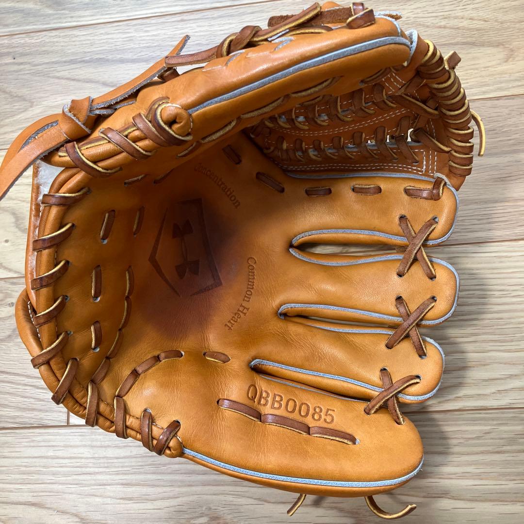 アンダーアーマー 硬式用　グローブ　内野手用　美品