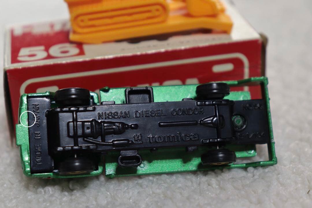 T*A様 日本製　トミカ　UD コンドル　ブルドーザーキャリア　赤箱　56