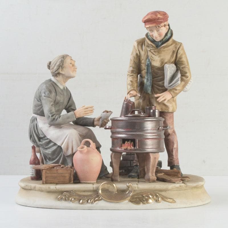 陶器人形　フィギュリン　青年と老婆　置物　C　9304A