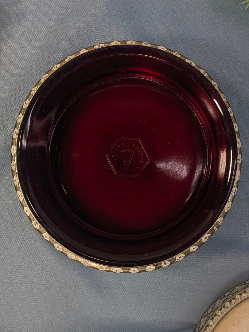 イギリス アンティーク Regent of London 刺繍 ガラス小物入れ