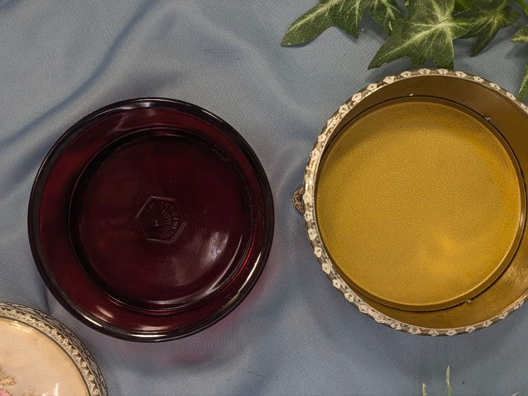 イギリス アンティーク Regent of London 刺繍 ガラス小物入れ