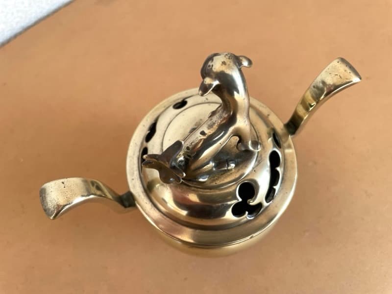 【明治〜昭和初期？】真鍮製 香炉 獅子摘み 立ち耳 三本脚