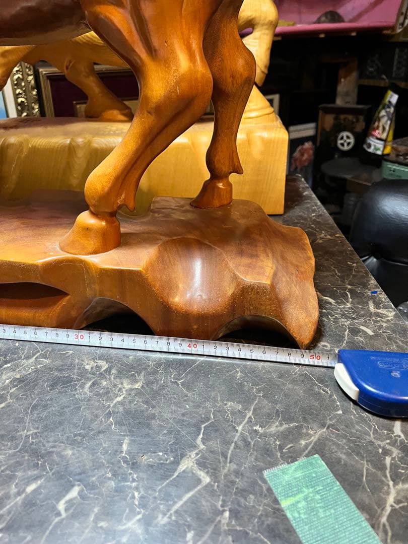 駿馬、馬彫刻、馬の木彫り、一刀彫り 50センチ.高さ63センチ、ケヤキ一刀彫り