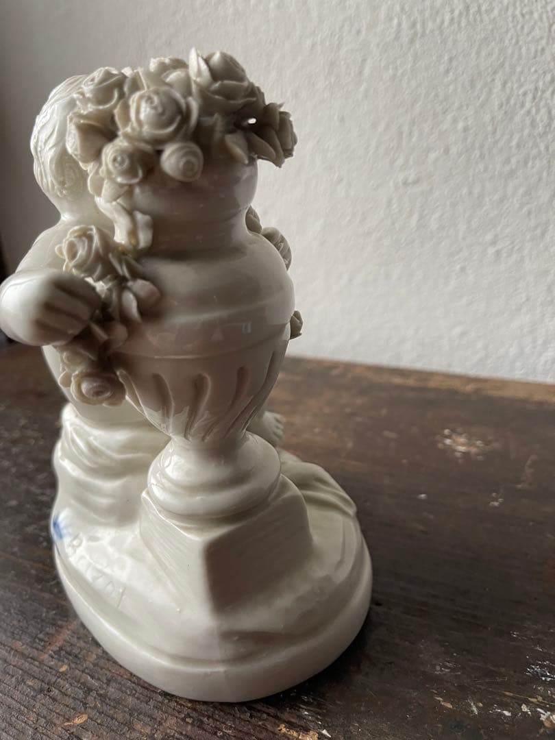 カポディモンテ　イタリアナポリ窯　エンジェル天使とバラの置物