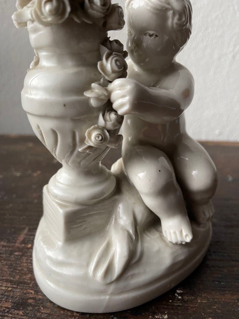 カポディモンテ　イタリアナポリ窯　エンジェル天使とバラの置物