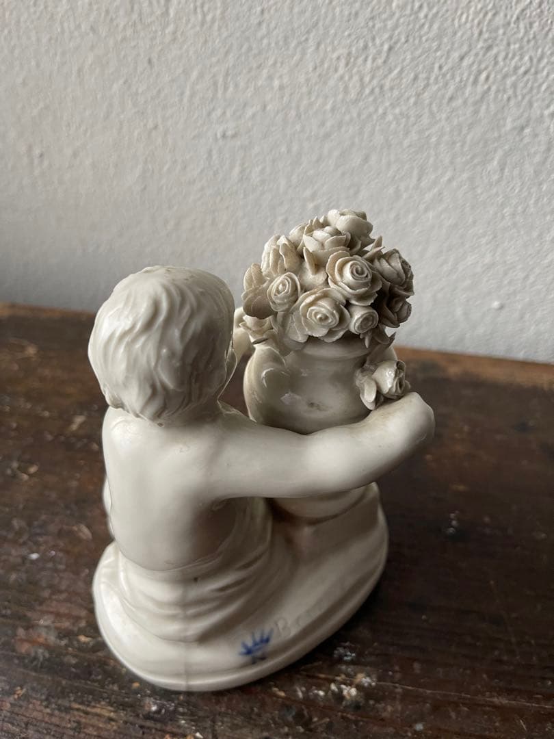 カポディモンテ　イタリアナポリ窯　エンジェル天使とバラの置物