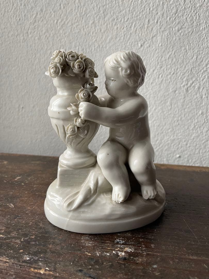 カポディモンテ　イタリアナポリ窯　エンジェル天使とバラの置物