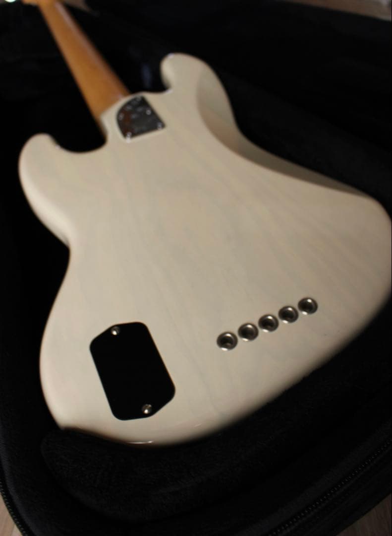 ベース Fender USA Deluxe JB V