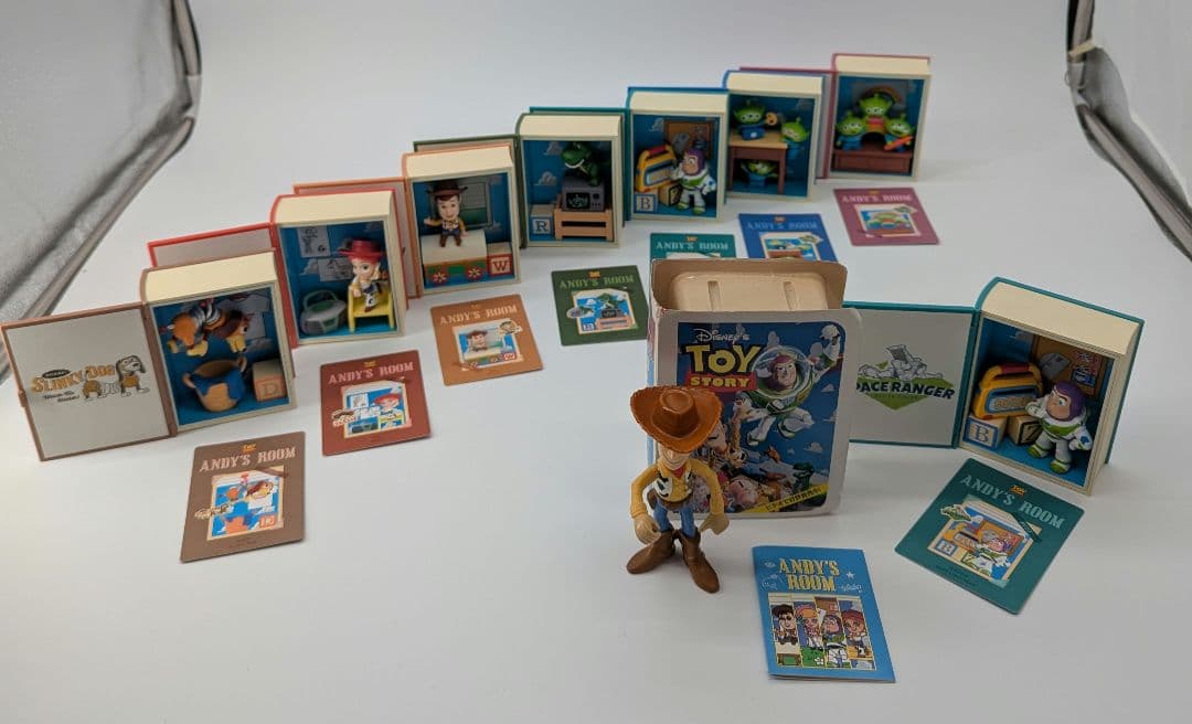 トイストーリー トレンドングフィギュア　ピクサー　POP MART Disney