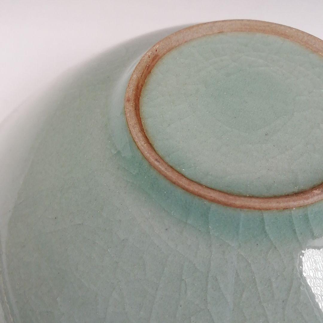 Ｔ８２８　茶碗　『高麗青磁　雲鶴文』『韓国人間国宝　柳根塋 作』　共箱　茶道具