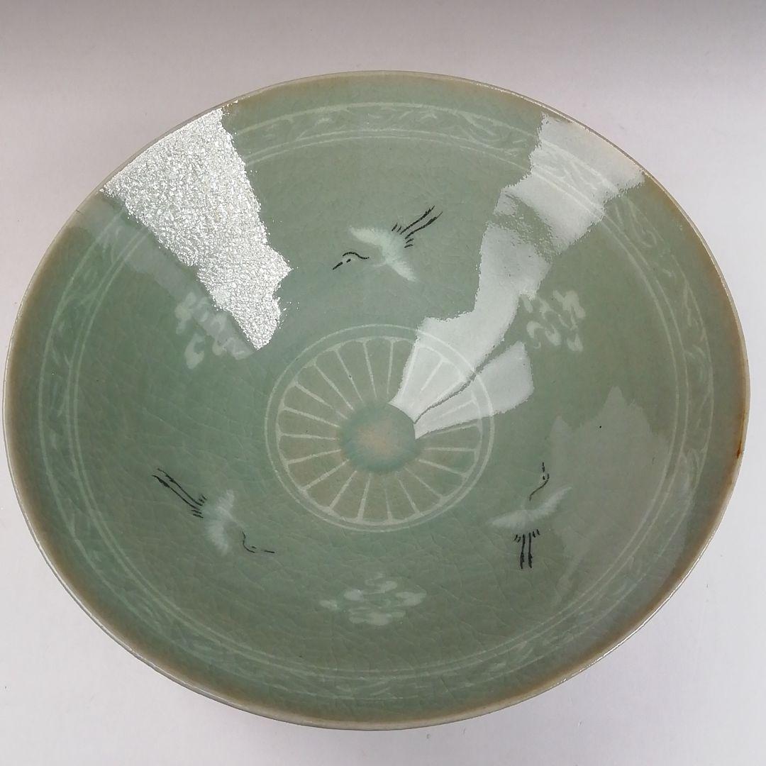 Ｔ８２８　茶碗　『高麗青磁　雲鶴文』『韓国人間国宝　柳根塋 作』　共箱　茶道具