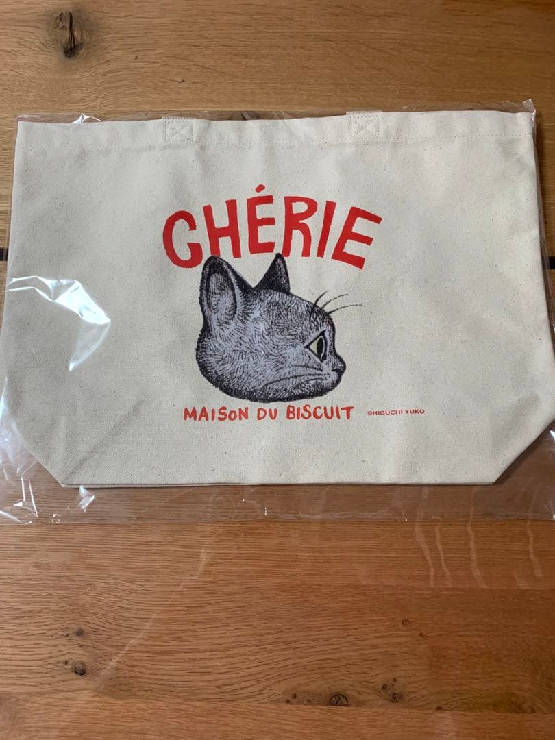 シェリー メゾンドビスキュイ ヒグチユウコ コラボトートバッグとビスキュイ缶