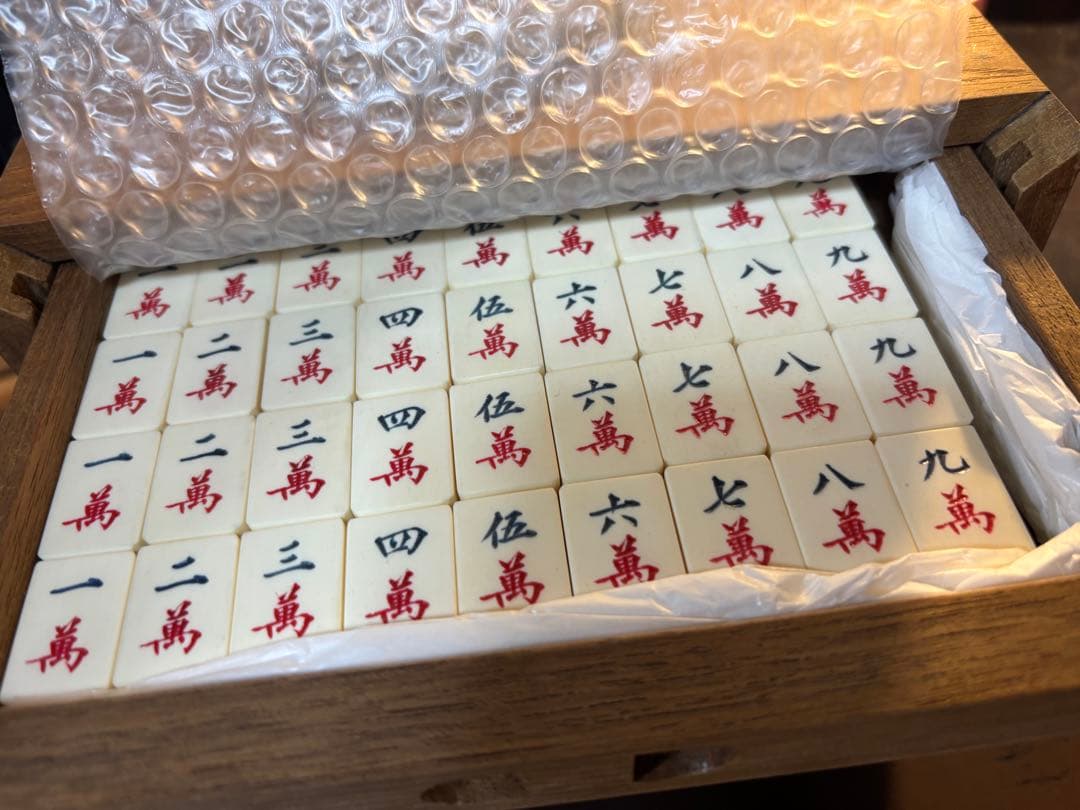 ※遼K※アイボリー色竹背麻雀牌セット 唐木箱入り5段引き出し