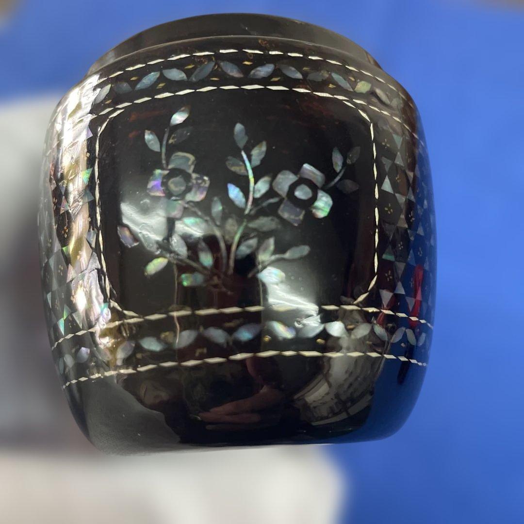 茶道具　棗　螺鈿細工　花をあしらった螺鈿細工が美しい