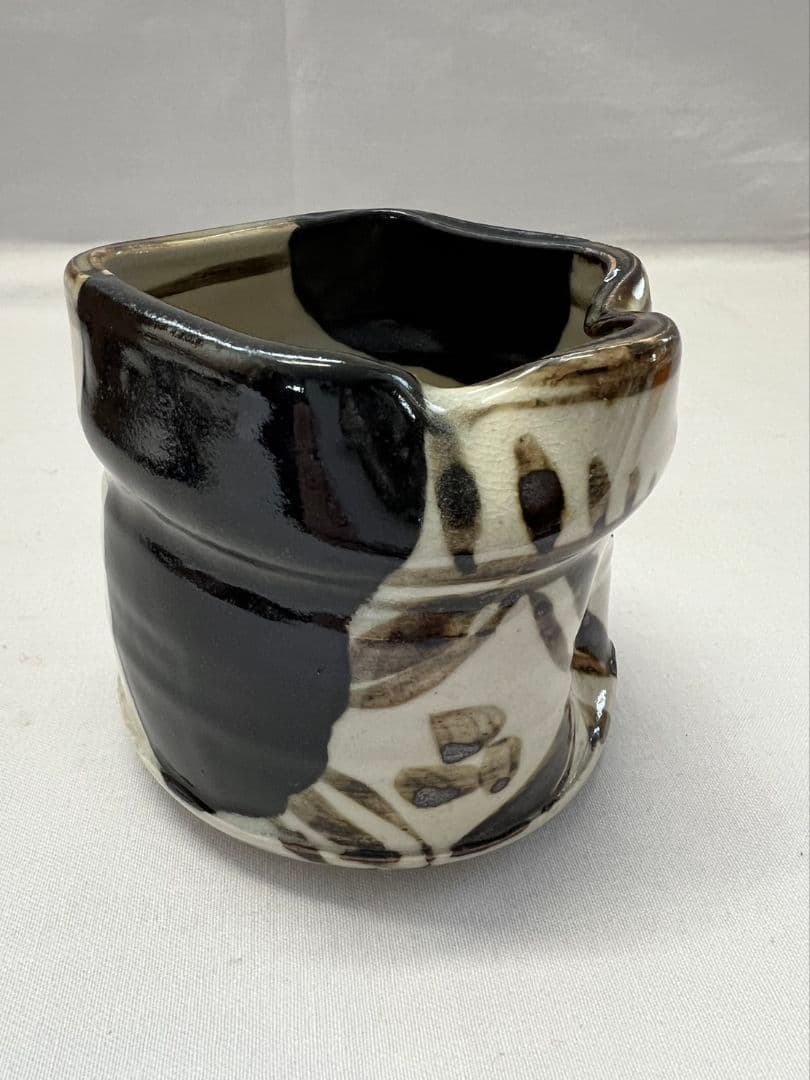 黒織部 火入  宮川香雲(竜谷窯) 茶道具
竜谷窯  宮川香雲