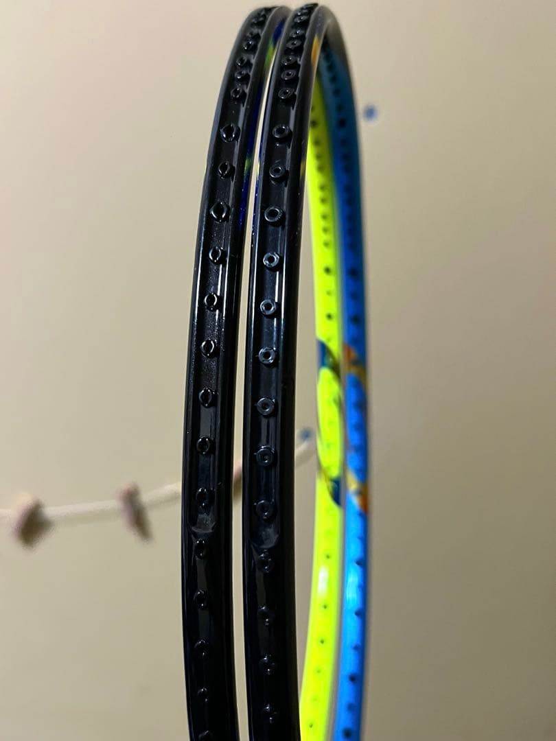 【廃盤品】YONEXアストロクス77バドミントンラケット2本