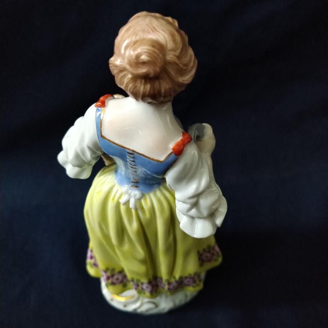 マイセン(Meissen)フィギュリン『葡萄を持つ少女』