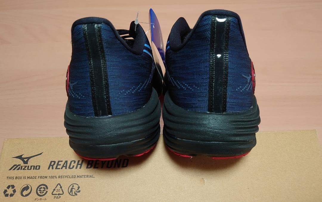 【新品タグ付き】ミズノ ウェーブライダー29 アムステルダム 27.5cm