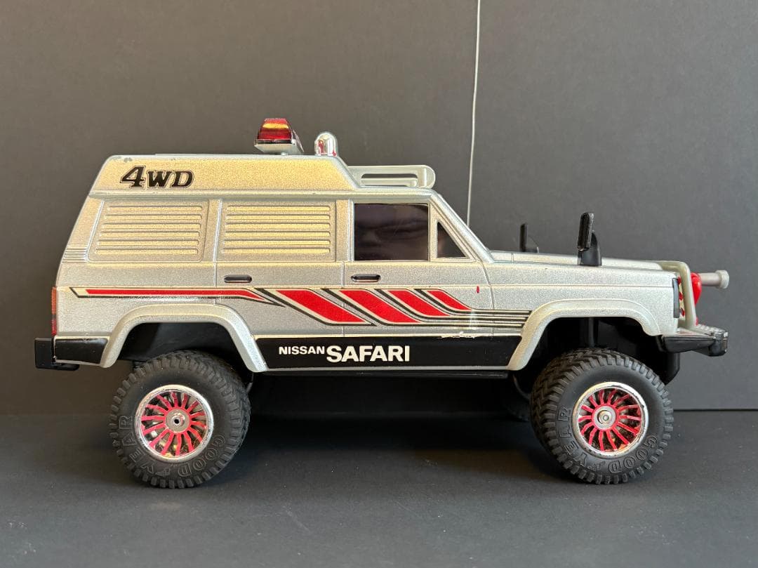 西部警察 ニッサンサファリ 4WD ラジコン ヨネザワ 1/16 スケール