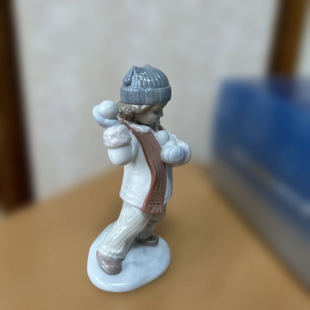 リヤドロ　雪合戦　女の子　フィギュア 陶器製 箱付き　未使用品
