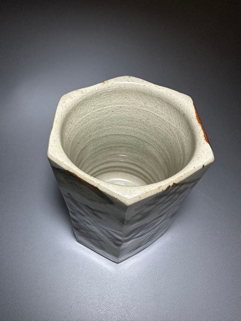 渡辺俊明　作　六角　筆筒　益子焼　龍紋様　サイン有り