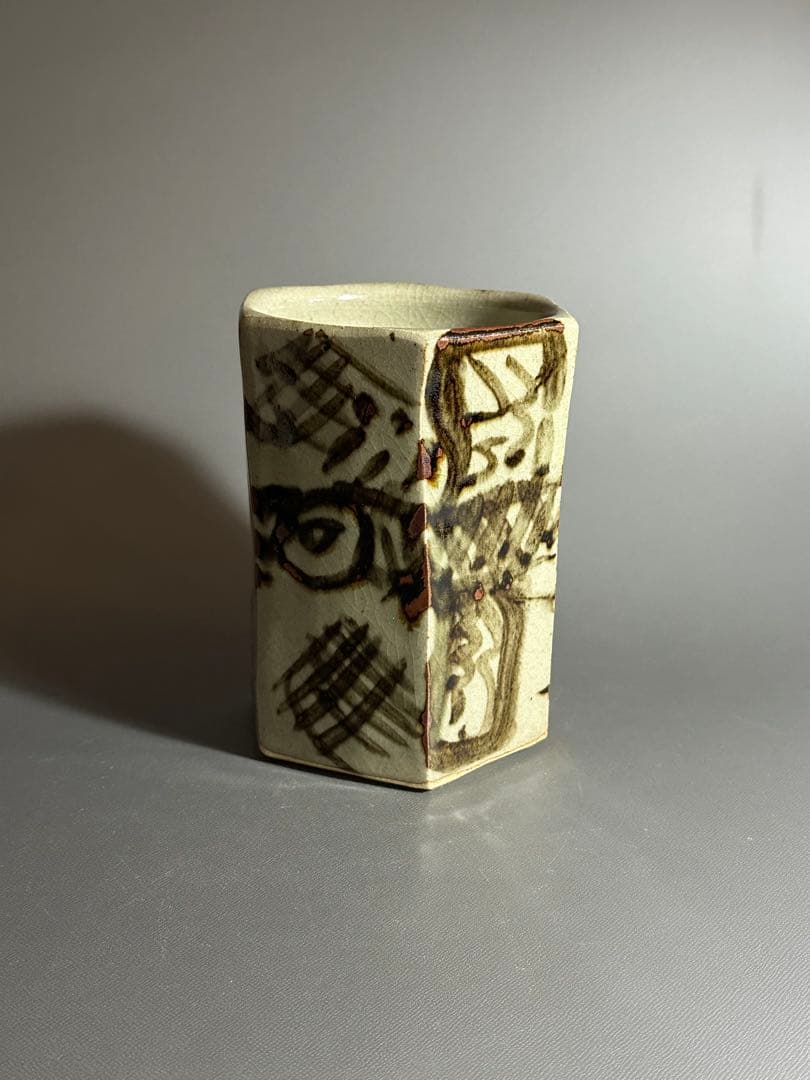 渡辺俊明　作　六角　筆筒　益子焼　龍紋様　サイン有り