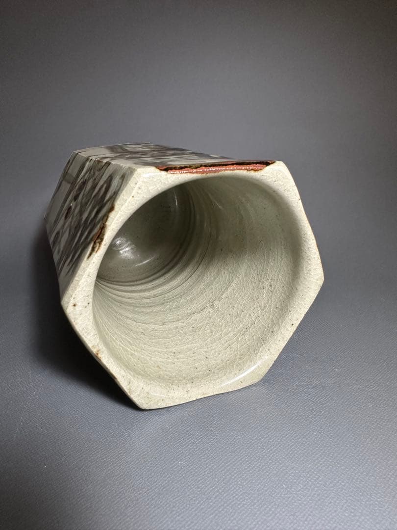 渡辺俊明　作　六角　筆筒　益子焼　龍紋様　サイン有り