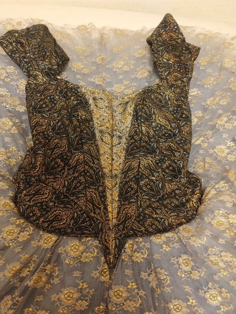 SALE‼️オートクチュール　バレエチュチュ グレーと黒の荘厳な花柄