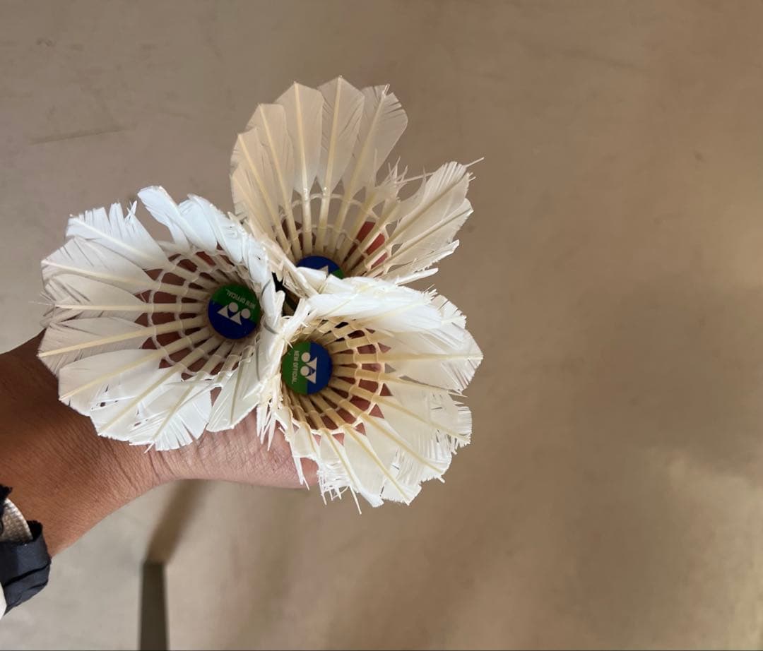 中古シャトル YONEX 240個 ニューオフィシャル エアロセンサ700