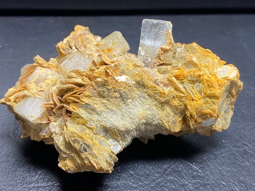 アクアマリン　原石　マイカ　雲母　203g