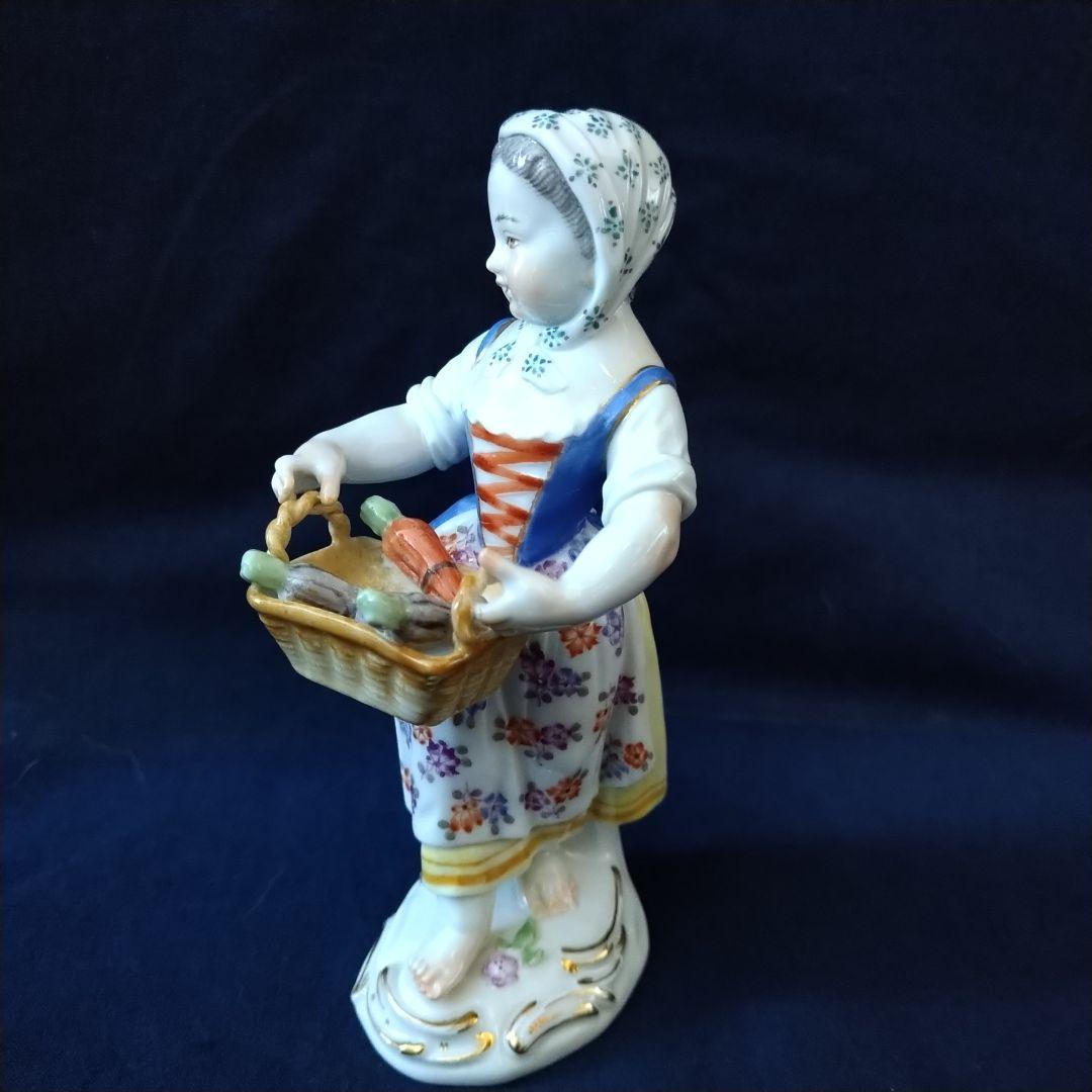 ✤マイセン(Meissen)フィギュリン『野菜のバスケットを持つ少女』
