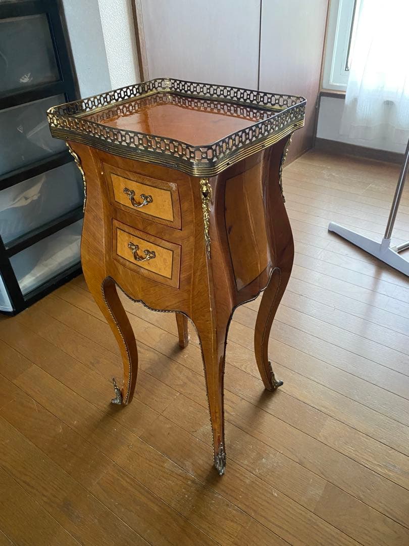 西洋アンティーク　木製サイドテーブル