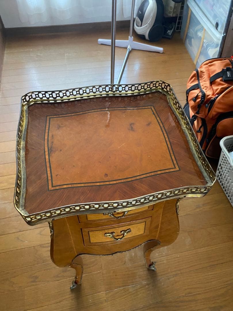 西洋アンティーク　木製サイドテーブル