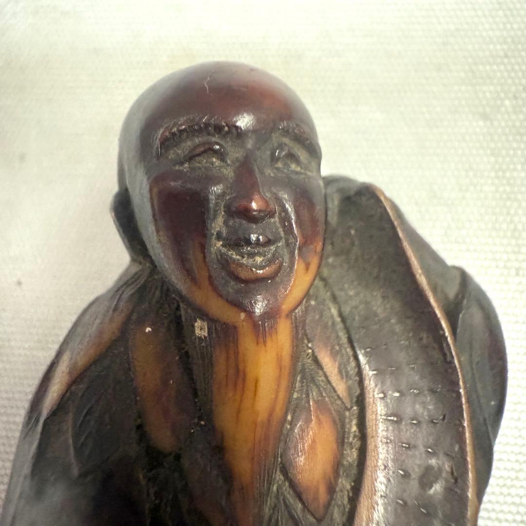 堆黒印籠　根付