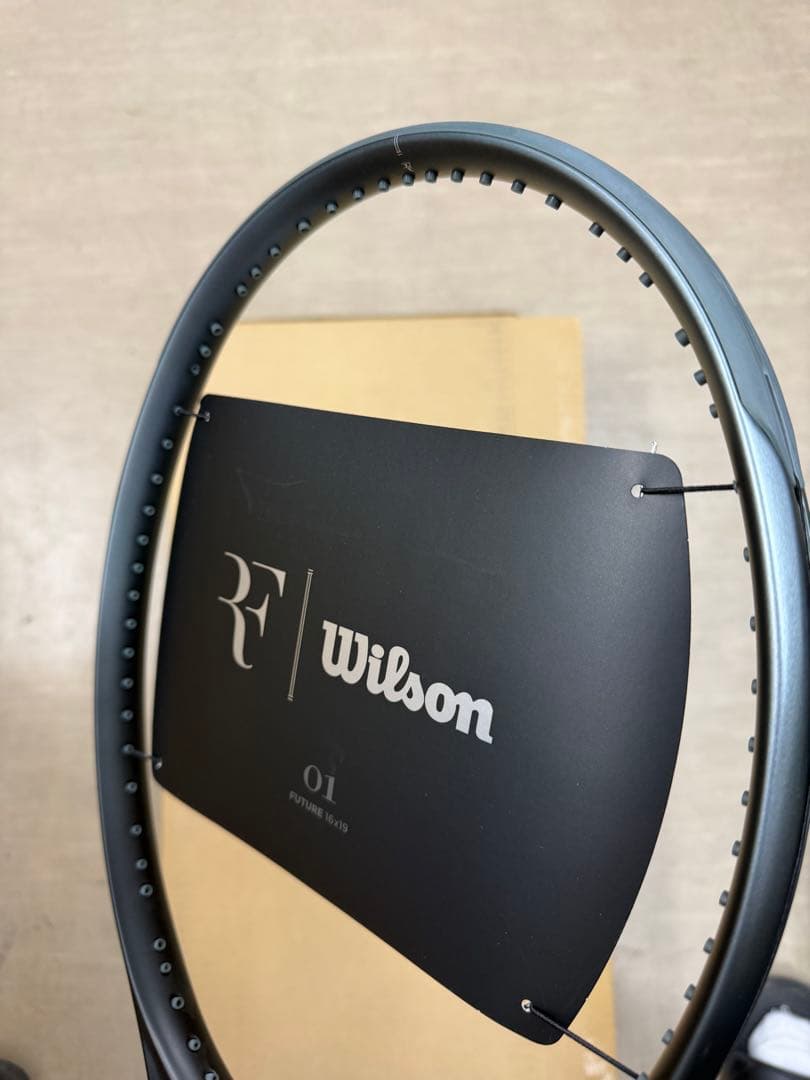 テニス硬式ラケット　RF 01 FUTURE　限定品