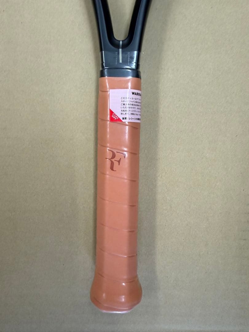 テニス硬式ラケット　RF 01 FUTURE　限定品