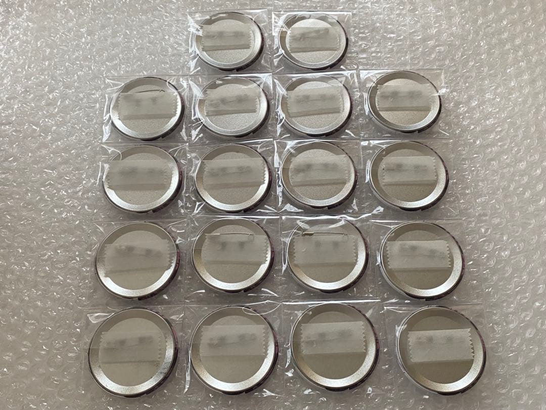 進撃の巨人　wit studio 缶バッジ　ハンジ　key